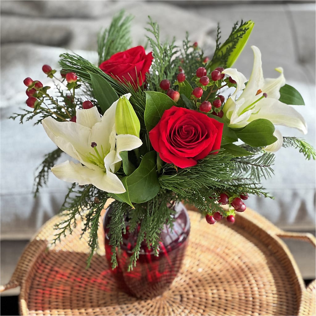 Evergreen Delight Bouquet –  Luxesse Roses, Herriman UT